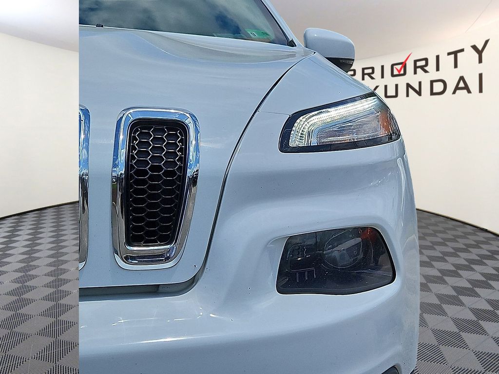 Thumbnail: 2015 Jeep Cherokee - 7