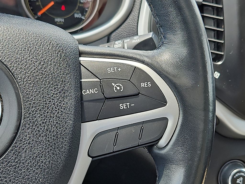 Thumbnail: 2015 Jeep Cherokee - 25