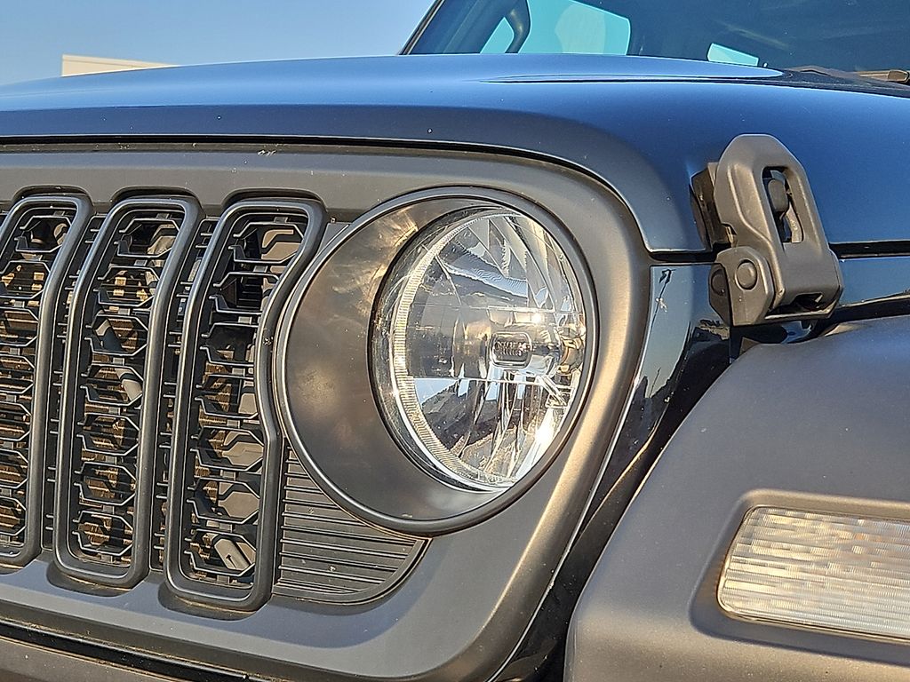 Thumbnail: 2024 Jeep Wrangler - 17