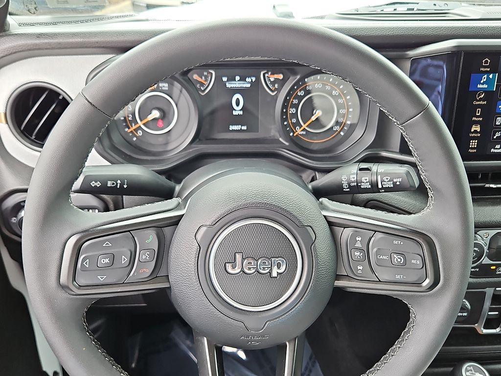 Thumbnail: 2025 Jeep Wrangler - 9