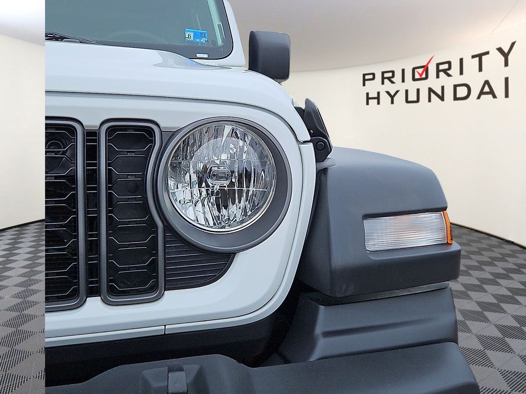 Thumbnail: 2025 Jeep Wrangler - 20