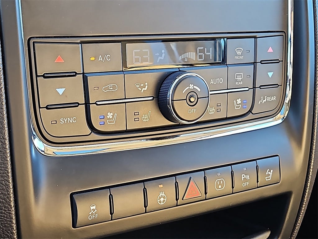 Thumbnail: 2013 Dodge Durango - 23