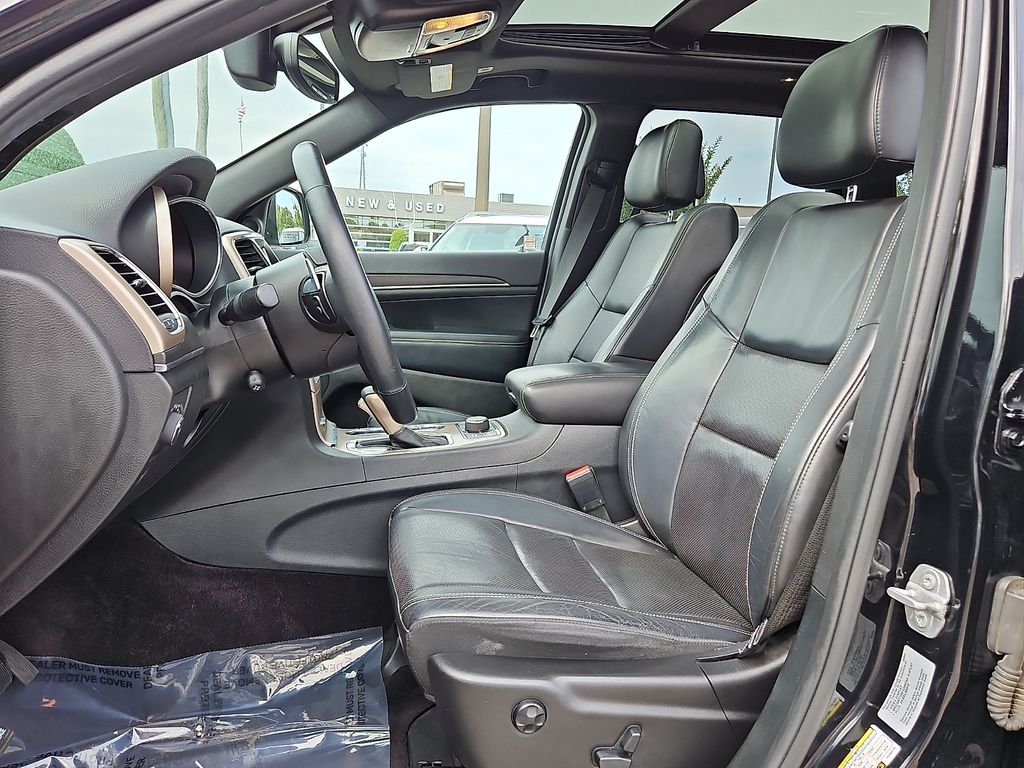 Thumbnail: 2017 Jeep Grand Cherokee - 10