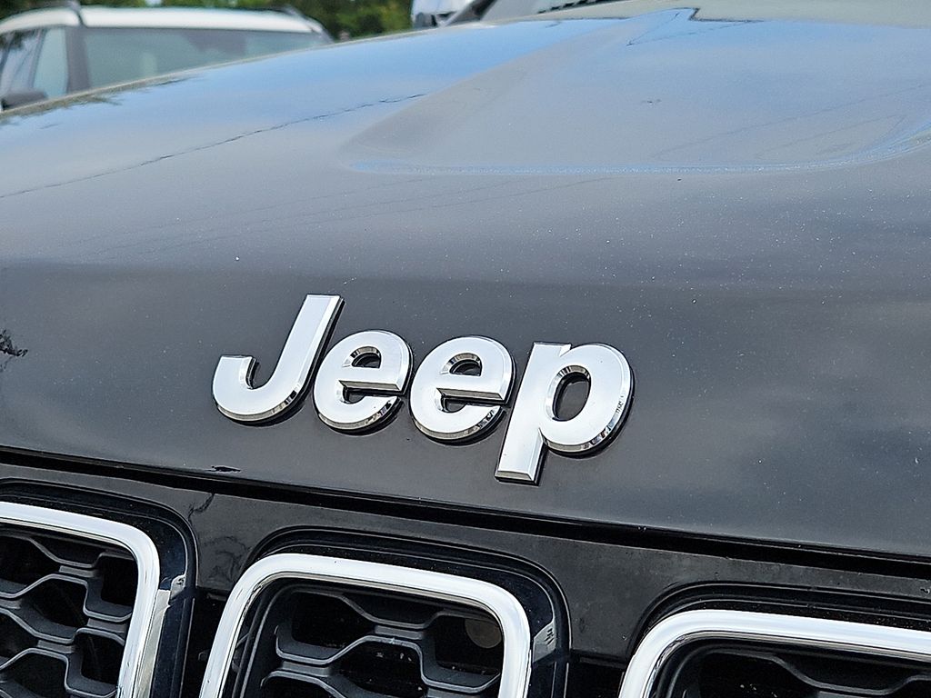 Thumbnail: 2017 Jeep Grand Cherokee - 7
