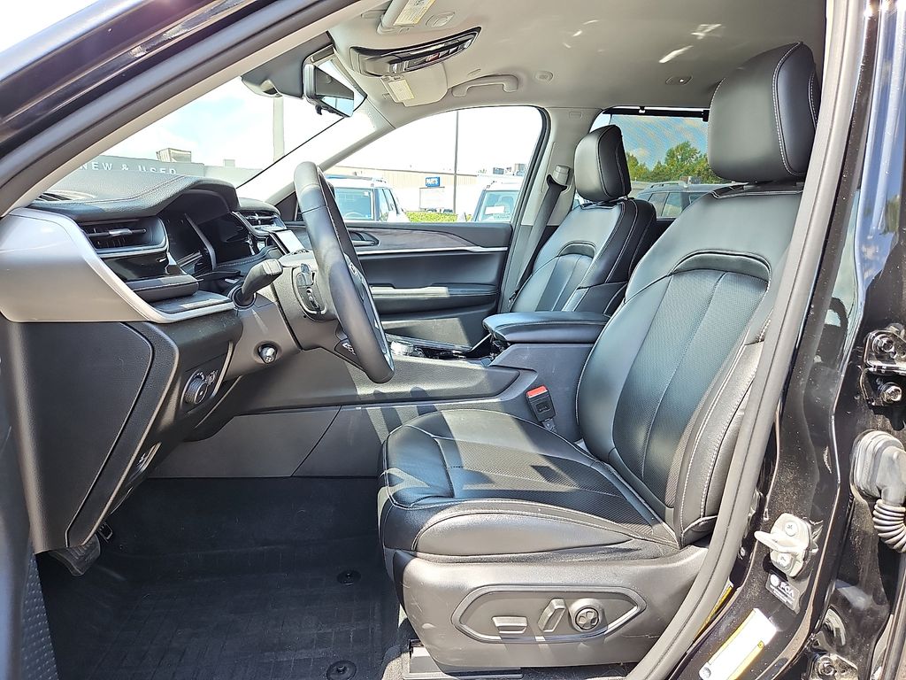 Thumbnail: 2023 Jeep Grand Cherokee L - 8