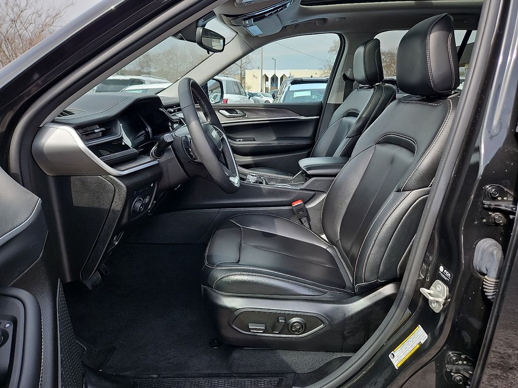 Thumbnail: 2024 Jeep Grand Cherokee - 8