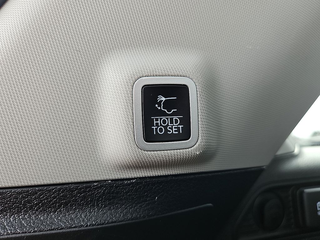 Thumbnail: 2024 Jeep Grand Cherokee - 28