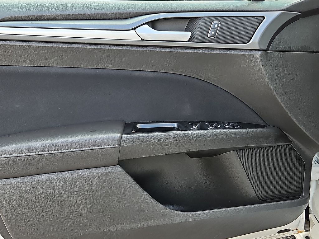 Thumbnail: 2014 Ford Fusion - 21