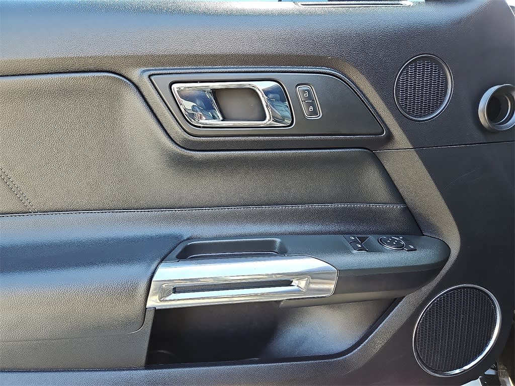 2016 Ford Mustang  20