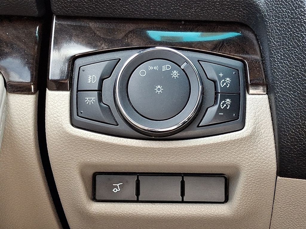 Thumbnail: 2014 Ford Explorer - 25