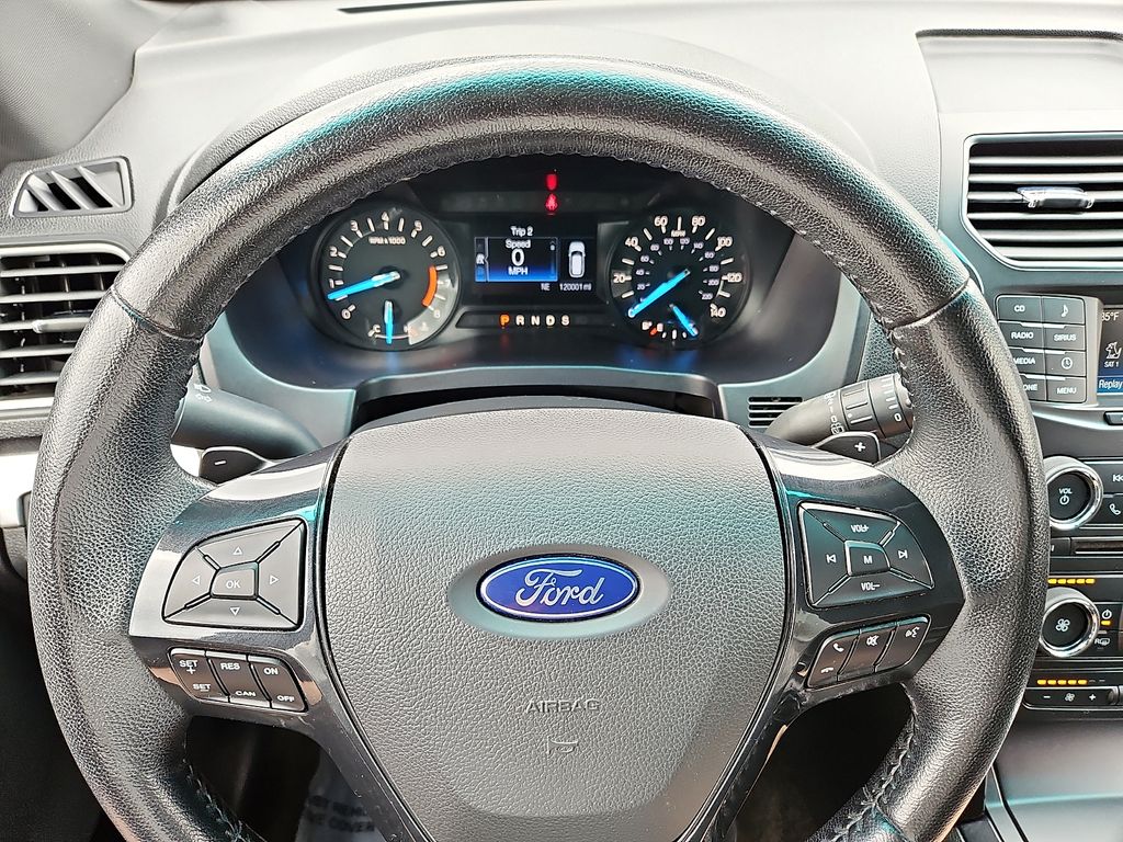 Thumbnail: 2016 Ford Explorer - 9