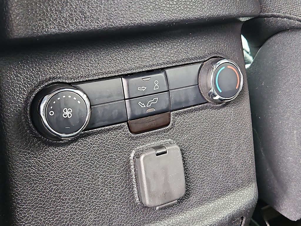 Thumbnail: 2016 Ford Explorer - 29
