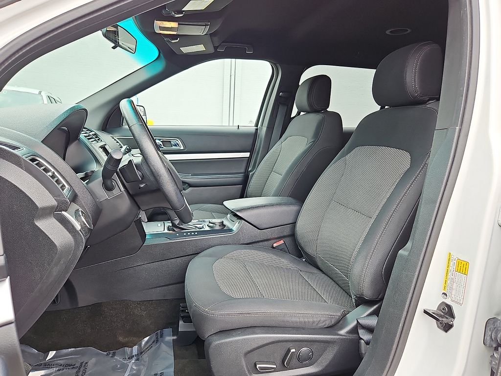 Thumbnail: 2016 Ford Explorer - 10