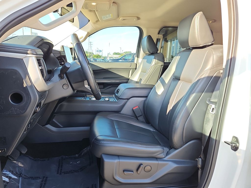 Thumbnail: 2023 Ford Expedition - 10