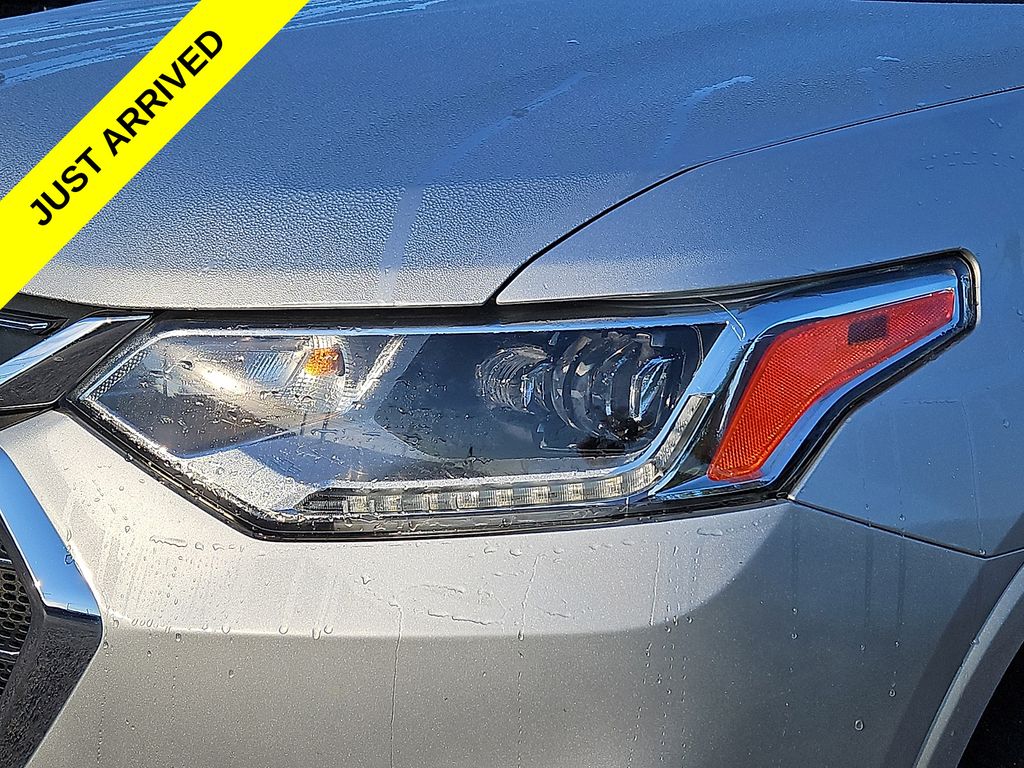 Thumbnail: 2021 Chevrolet Traverse - 18