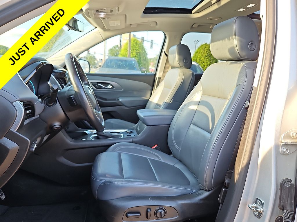 Thumbnail: 2021 Chevrolet Traverse - 9