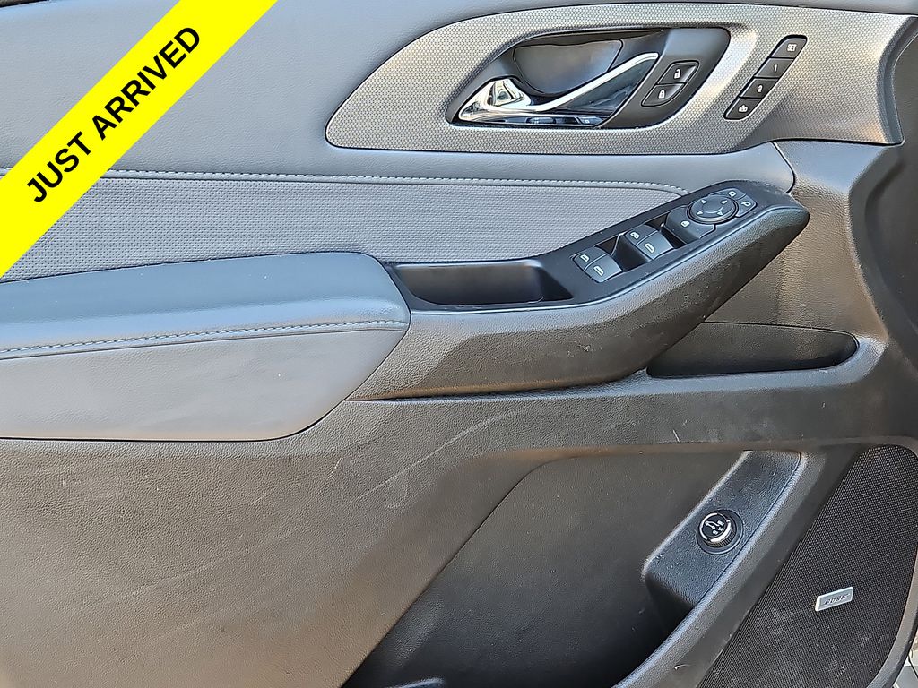 Thumbnail: 2021 Chevrolet Traverse - 20