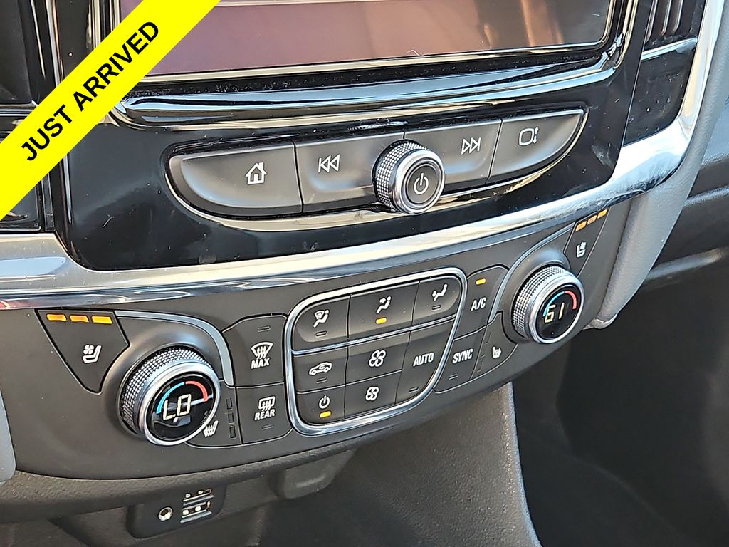 Thumbnail: 2021 Chevrolet Traverse - 22