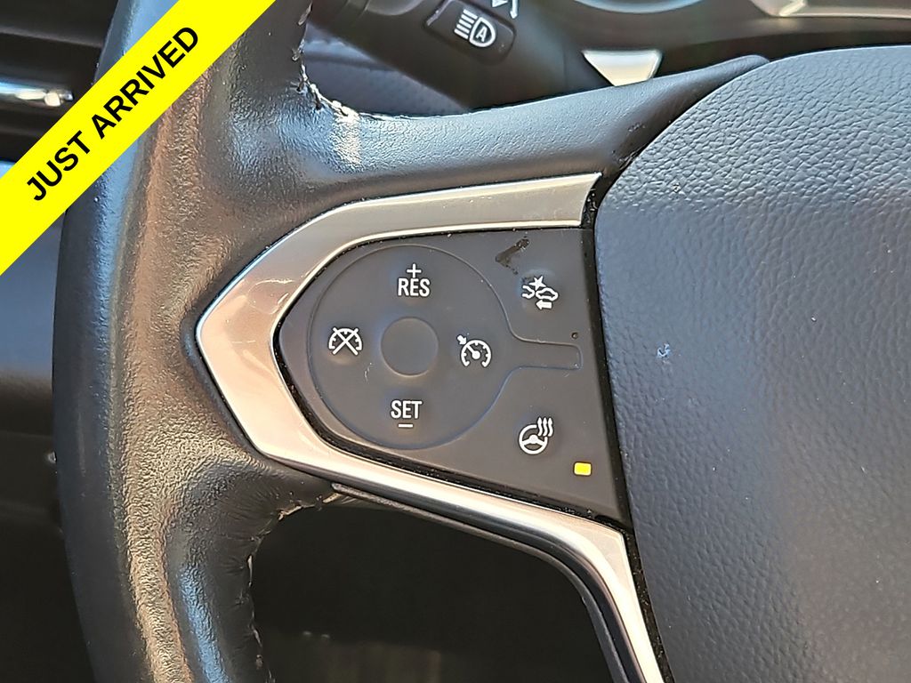 Thumbnail: 2021 Chevrolet Traverse - 25
