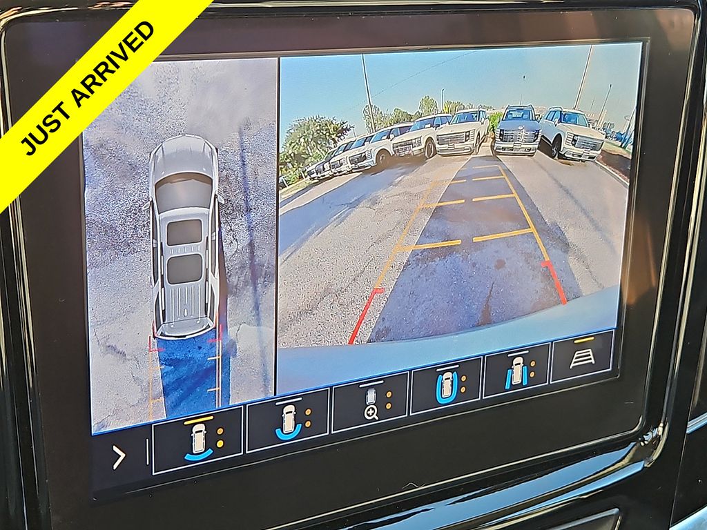 Thumbnail: 2021 Chevrolet Traverse - 24