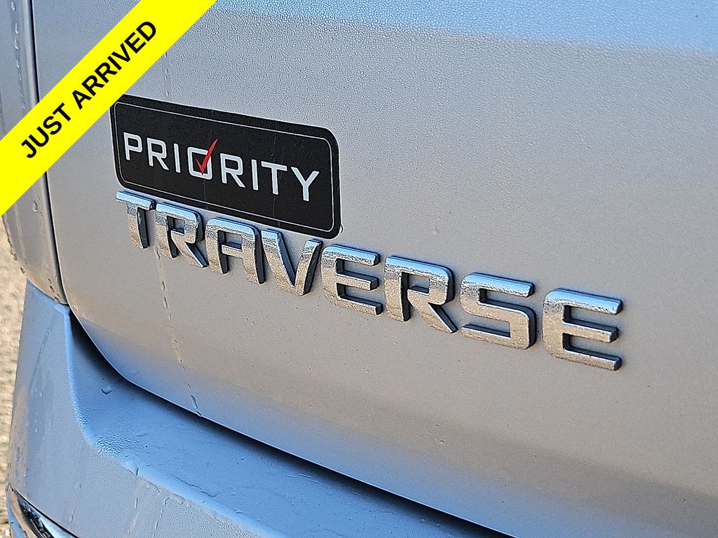 Thumbnail: 2021 Chevrolet Traverse - 32