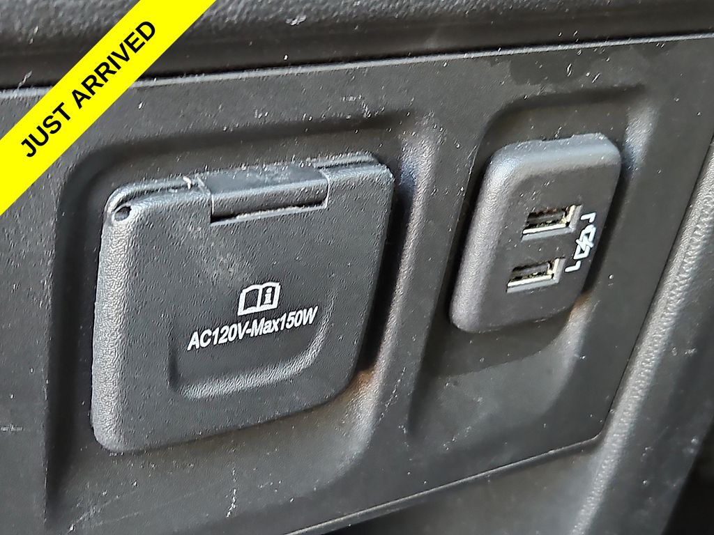 Thumbnail: 2021 Chevrolet Traverse - 30