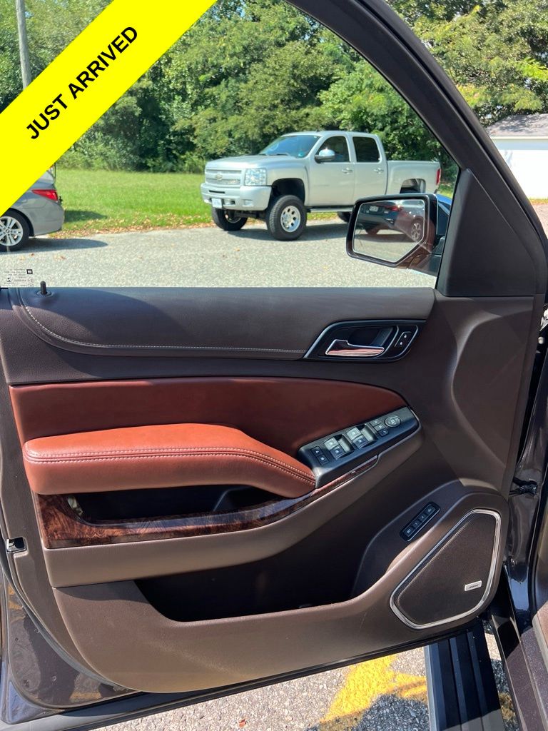 Thumbnail: 2017 Chevrolet Suburban - 16