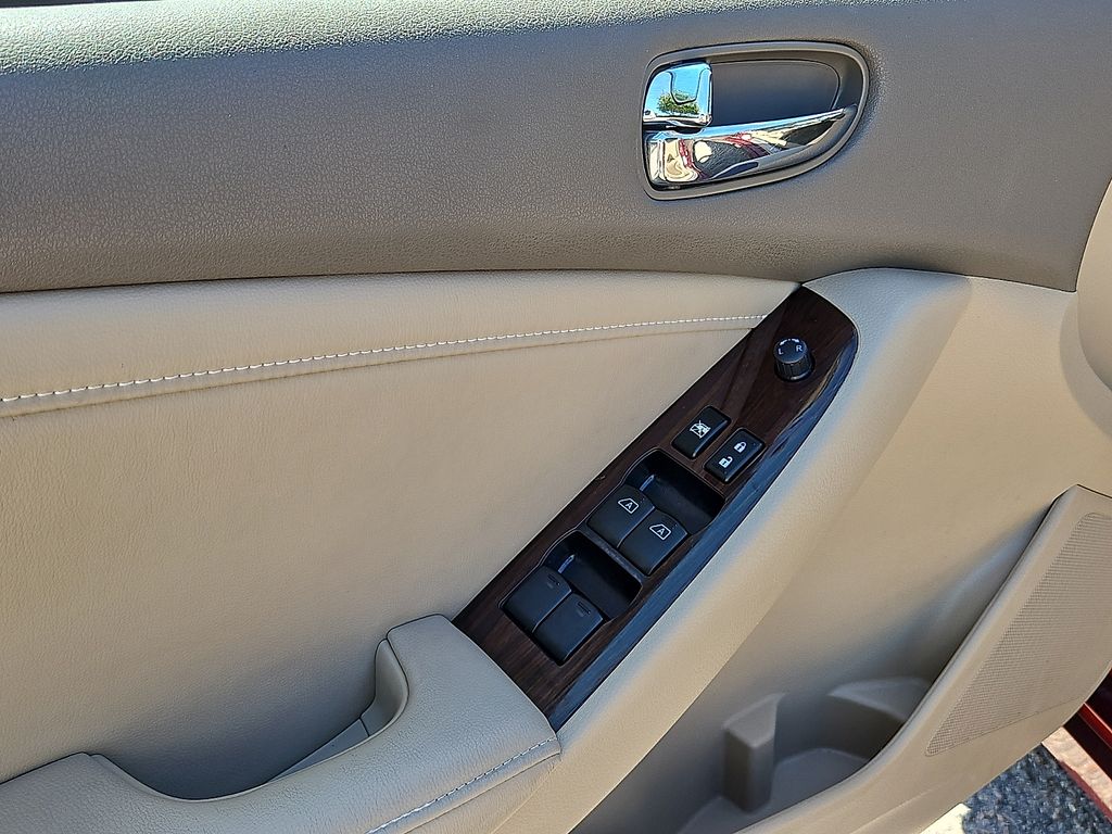Thumbnail: 2010 Nissan Altima - 22