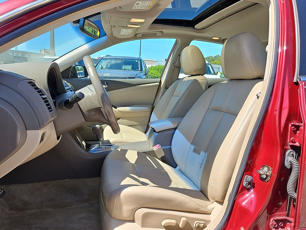 Thumbnail: 2010 Nissan Altima - 10