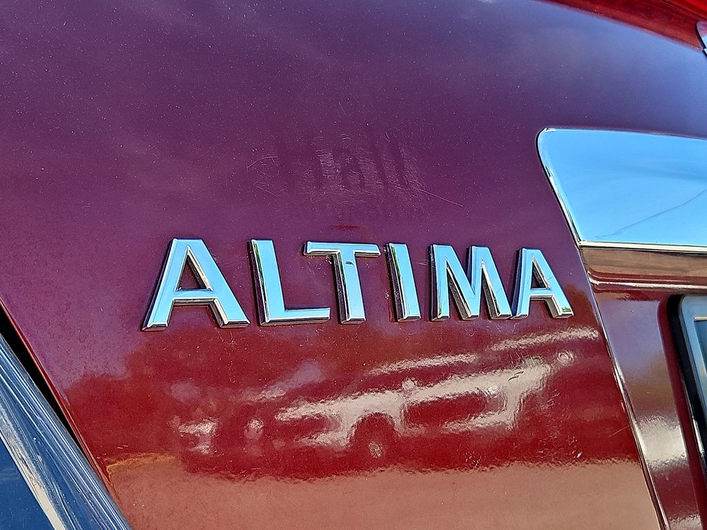 Thumbnail: 2010 Nissan Altima - 32