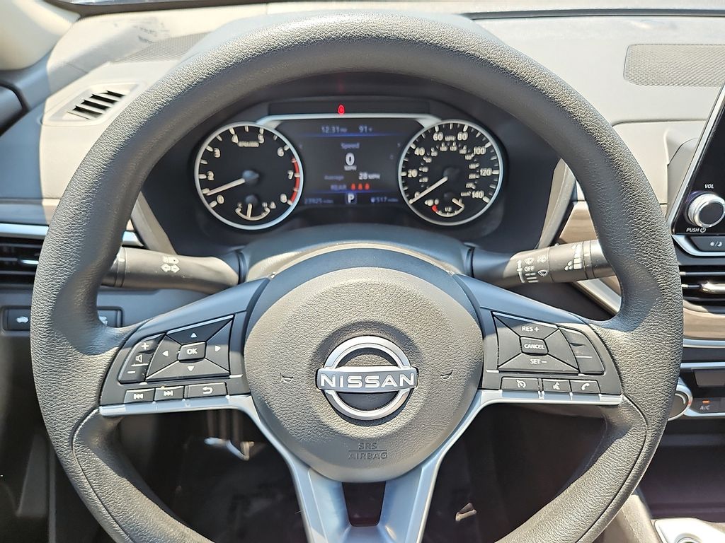 Thumbnail: 2025 Nissan Altima - 9