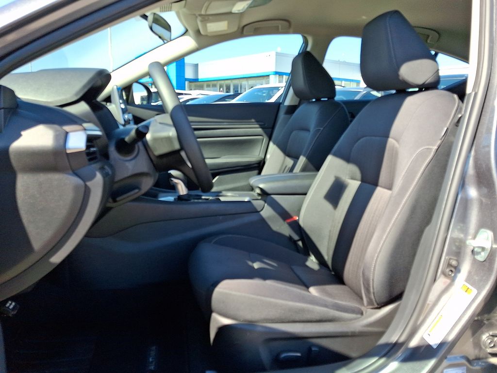 Thumbnail: 2025 Nissan Altima - 10