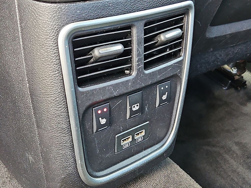 Thumbnail: 2016 Chrysler 300 - 32