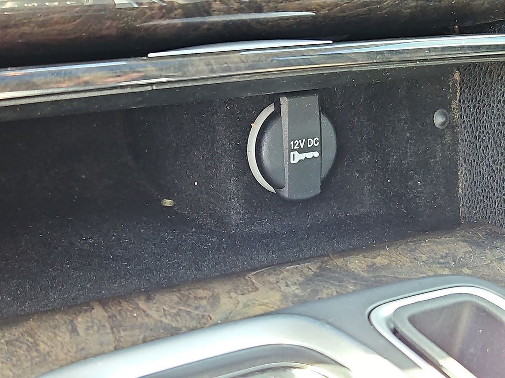 Thumbnail: 2016 Chrysler 300 - 31