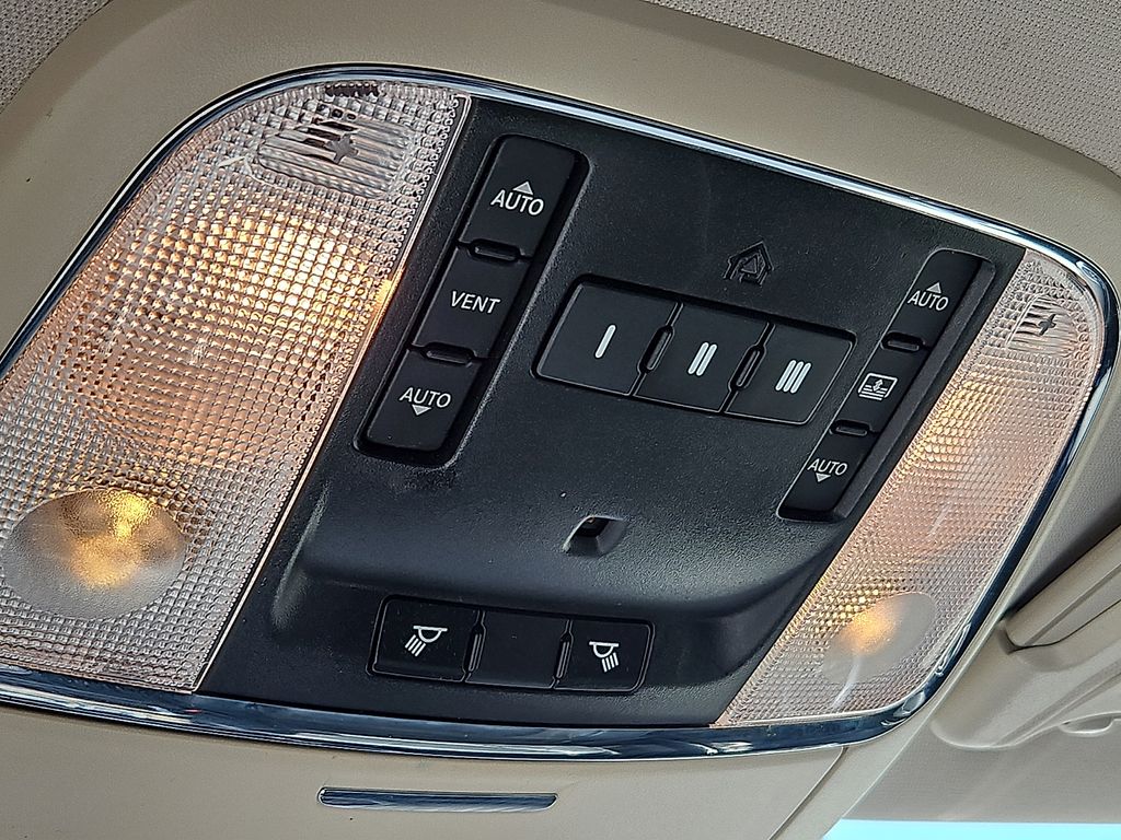 Thumbnail: 2016 Chrysler 300 - 30