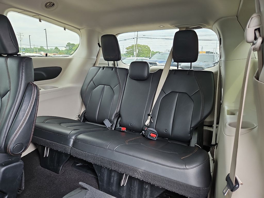 Thumbnail: 2017 Chrysler Pacifica - 20