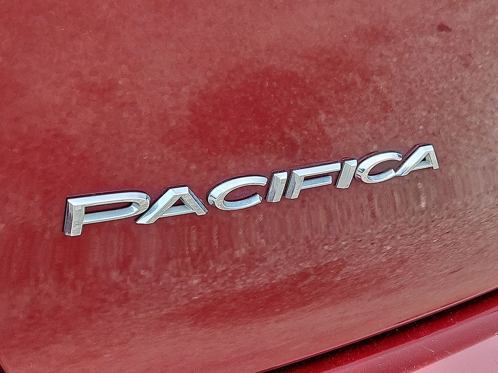 Thumbnail: 2017 Chrysler Pacifica - 30