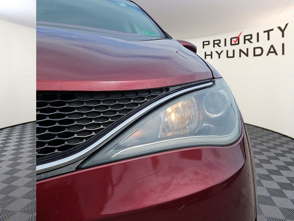 Thumbnail: 2017 Chrysler Pacifica - 7