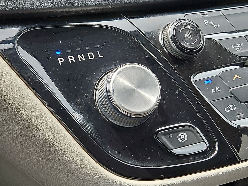 Thumbnail: 2017 Chrysler Pacifica - 13