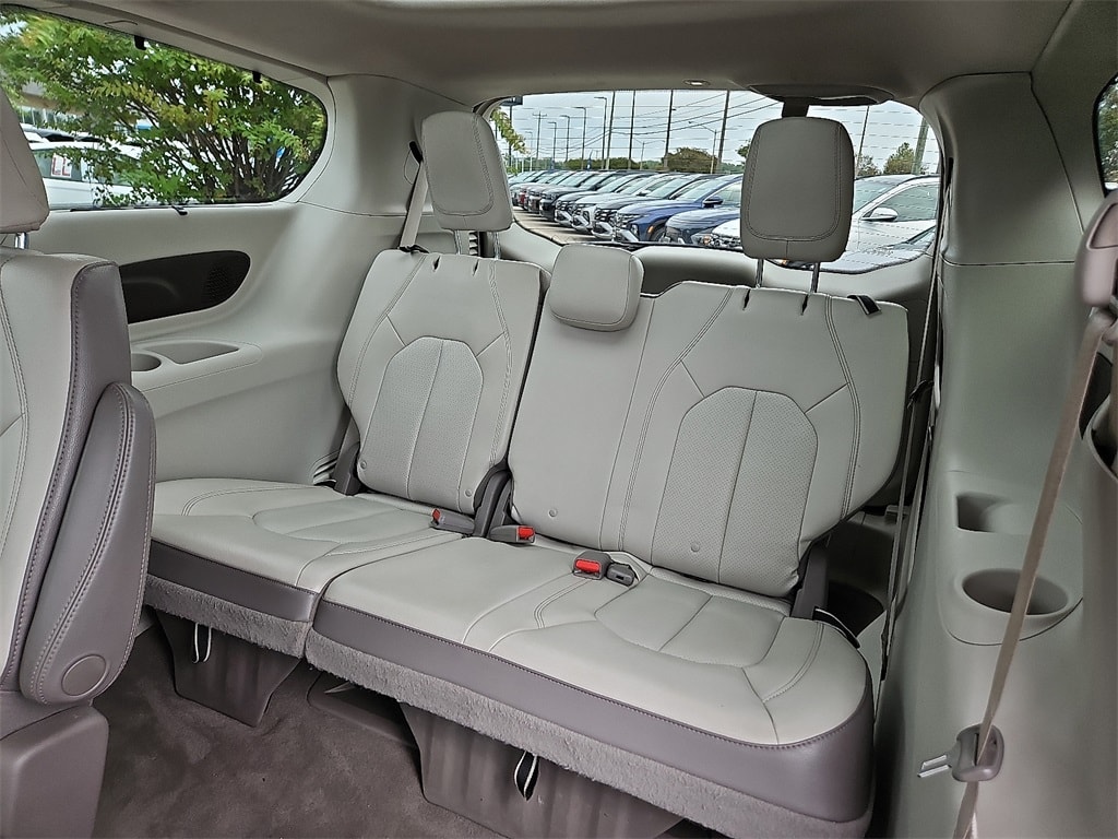 Thumbnail: 2019 Chrysler Pacifica - 20