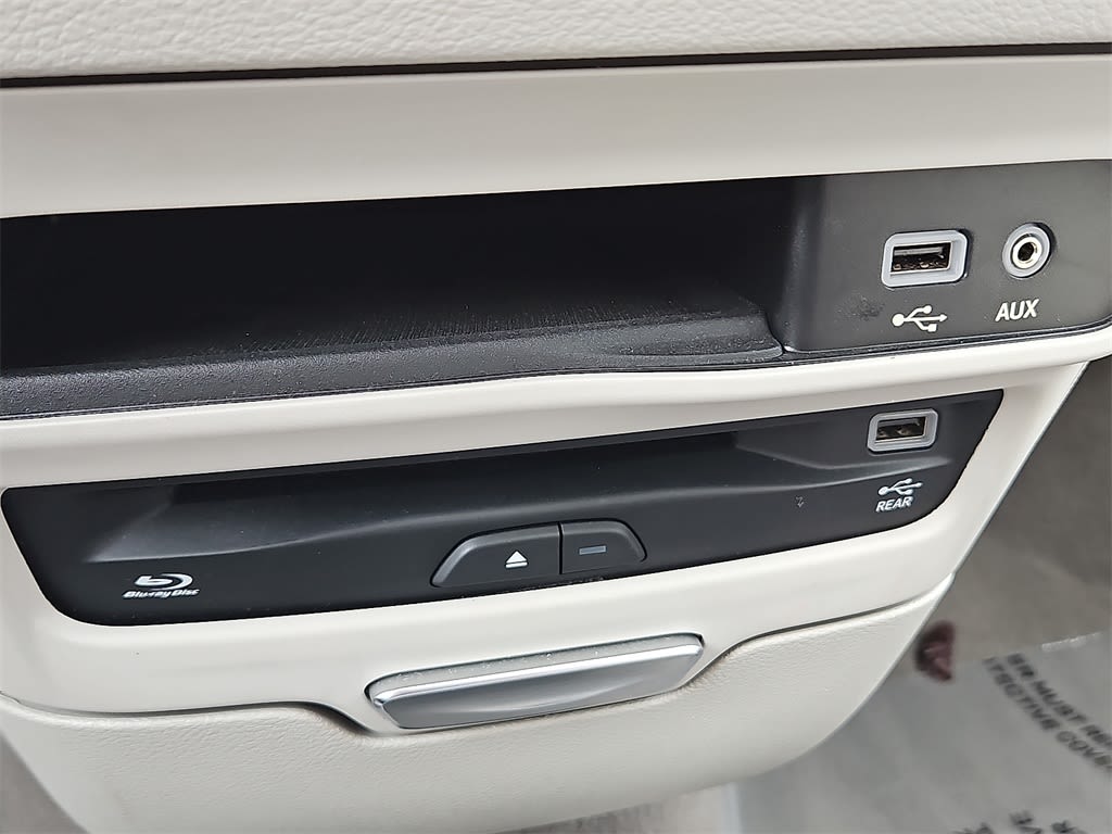 Thumbnail: 2019 Chrysler Pacifica - 32