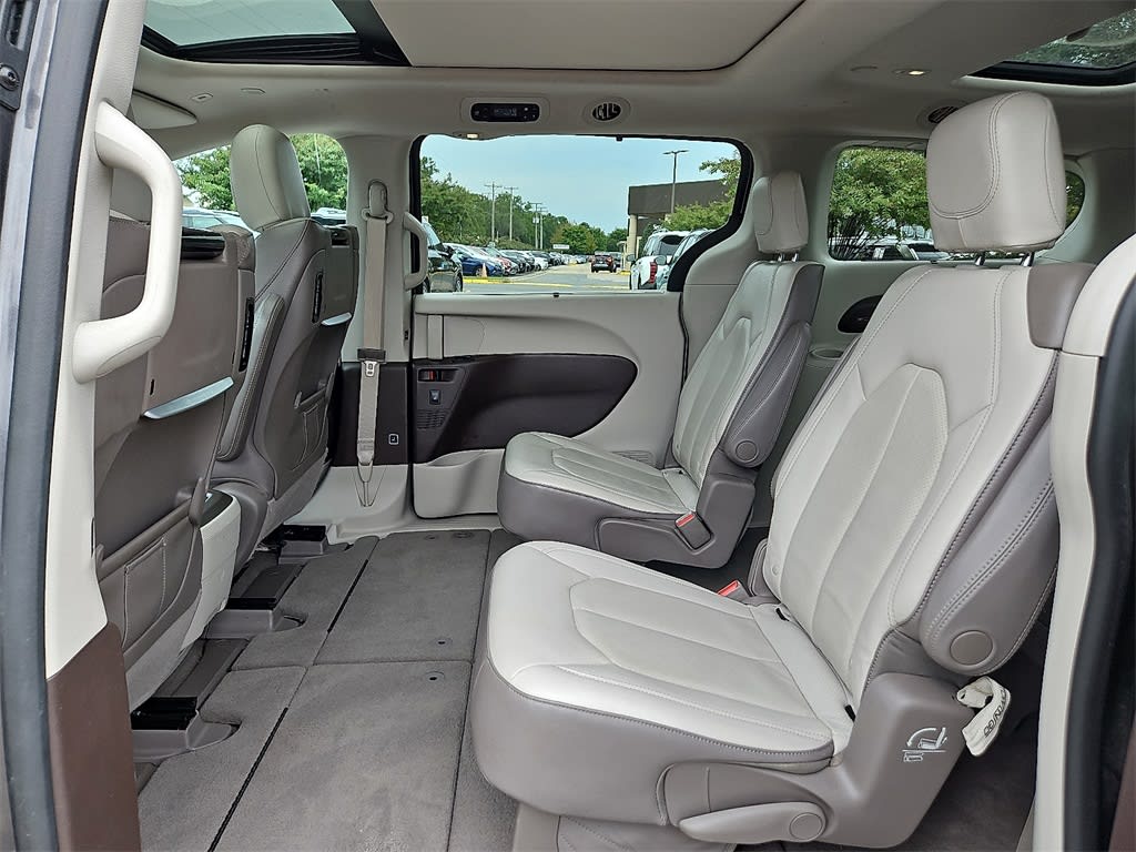 Thumbnail: 2019 Chrysler Pacifica - 12