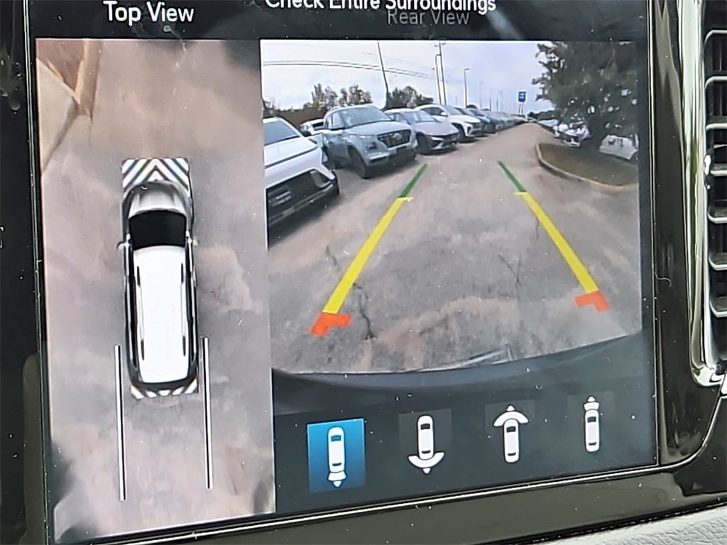 Thumbnail: 2019 Chrysler Pacifica - 26