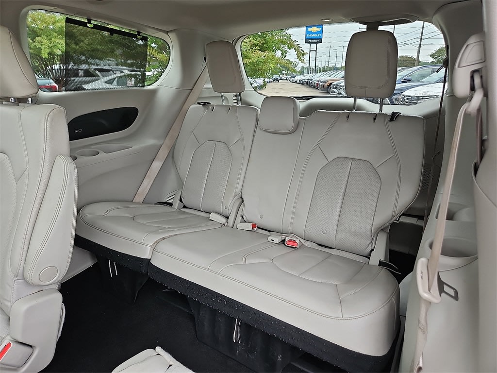 Thumbnail: 2019 Chrysler Pacifica - 21