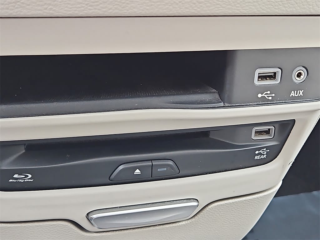 Thumbnail: 2019 Chrysler Pacifica - 30