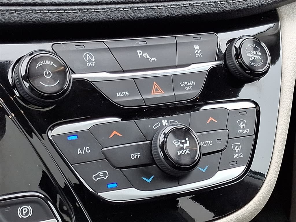 Thumbnail: 2018 Chrysler Pacifica - 23