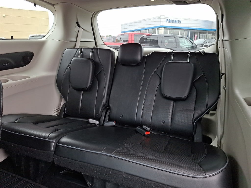 Thumbnail: 2018 Chrysler Pacifica - 20