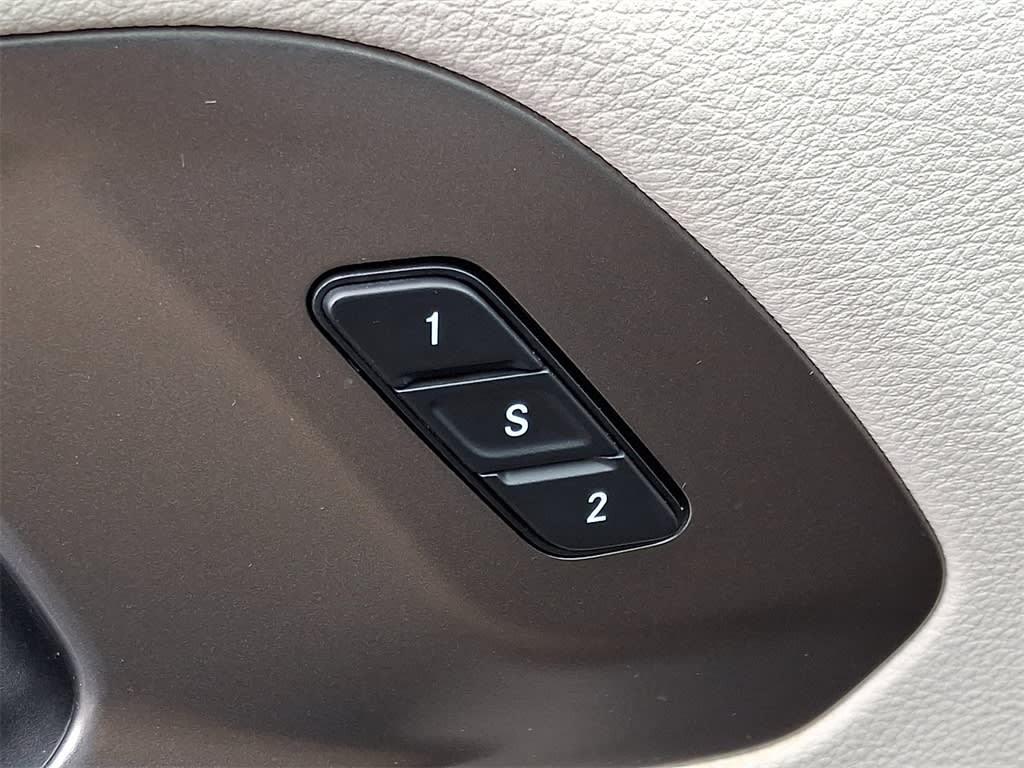 Thumbnail: 2018 Chrysler Pacifica - 15