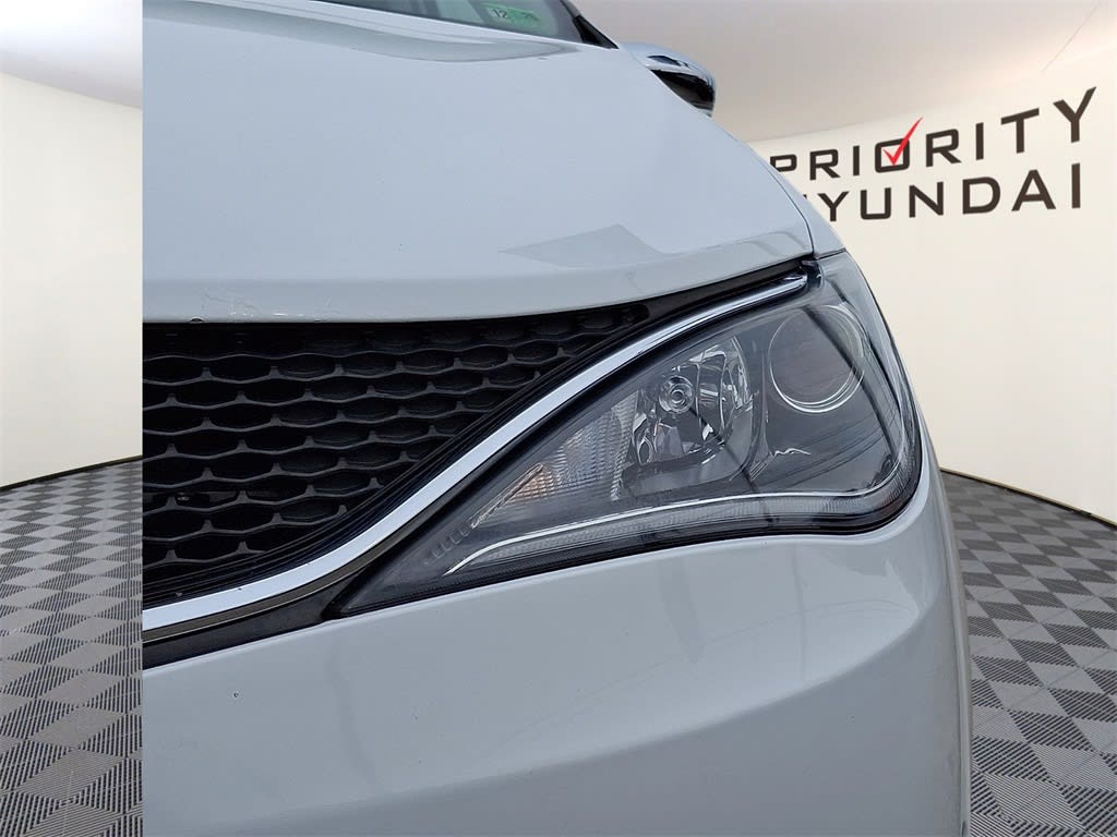 Thumbnail: 2018 Chrysler Pacifica - 19