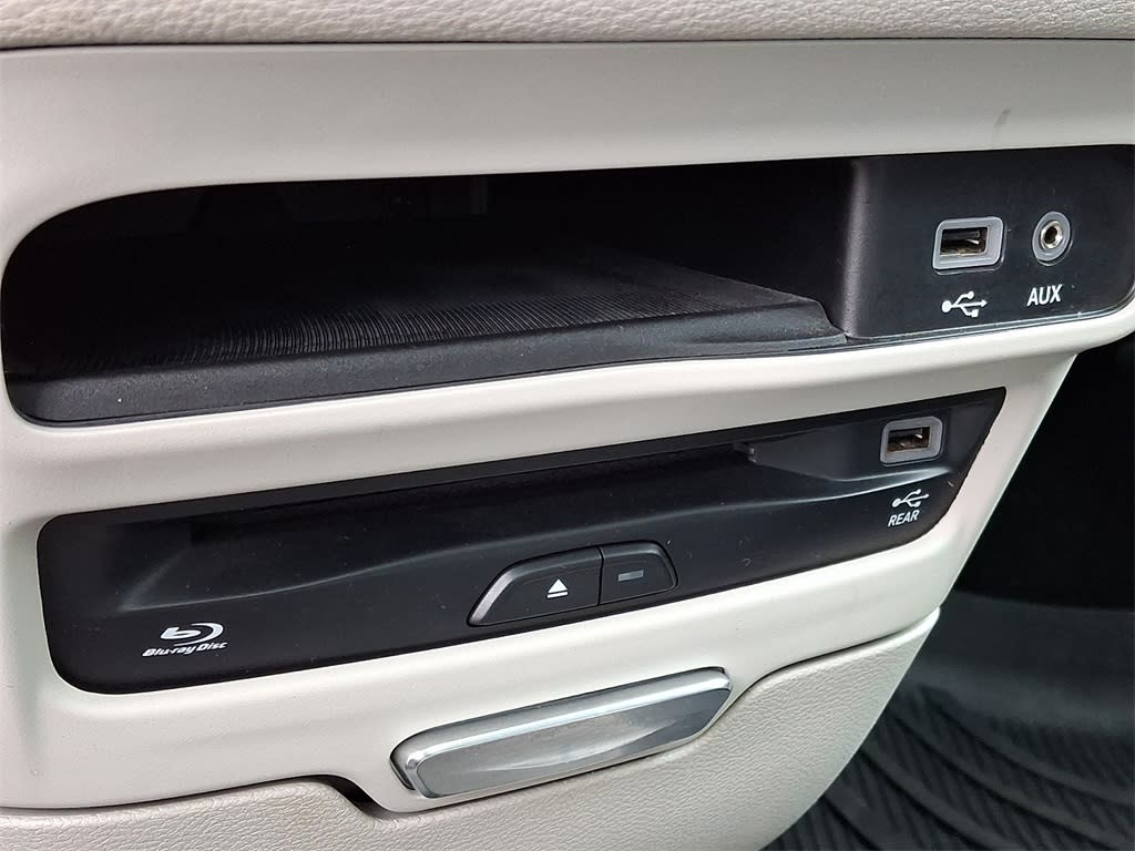 Thumbnail: 2018 Chrysler Pacifica - 30